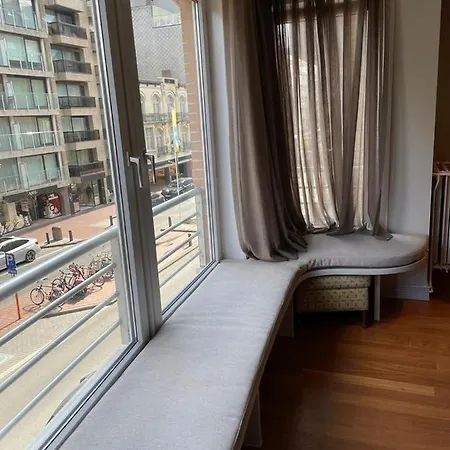 Ruim Vlakbij Zee Met Parking Appartamento