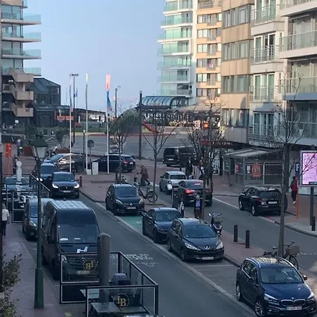 Ruim Vlakbij Zee Met Parking